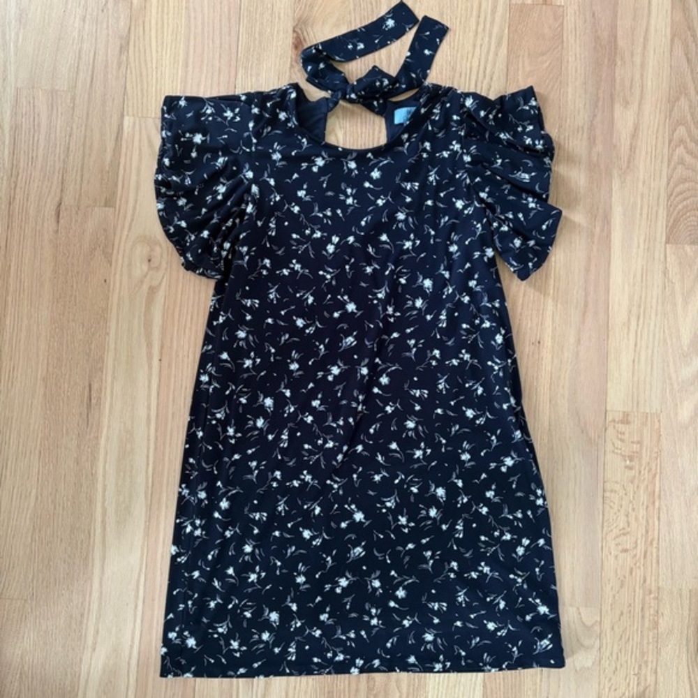 CeCe Floral Flutter Sleeve Dress | M